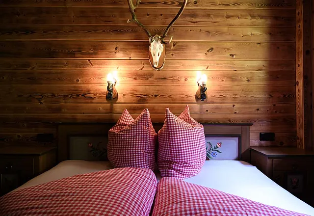 Hütte mieten mit gemütlichem Doppelbett in Schladming-Dachstein